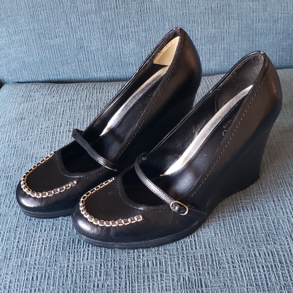 GUC Chaps Wedge heels with strap detail